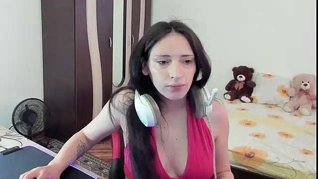 Snapshot of bettyButterfly chatting on May 28, 2026, 11:05 am bettyButterfly online show from May 28, 2026, 11:05 am