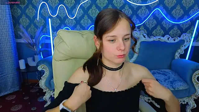 KarolinaSky online show from November 18, 2025, 6:39 am