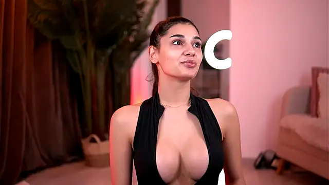 Snapshot of LuvCaprice chatting on December 18, 2025, 9:25 am LuvCaprice online show from December 18, 2025, 9:25 am