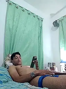 Snapshot of noah77_ chatting on February 15, 2026, 1:39 am noah77 online show from February 15, 2026, 1:39 am