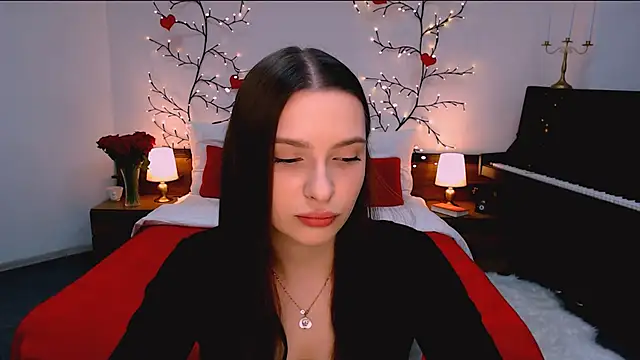 charming berry online show from December 1, 2025, 1:01 pm