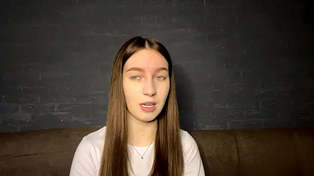 Snapshot of CindaWinn chatting on November 22, 2025, 8:02 am CindaWinn online show from November 22, 2025, 8:02 am