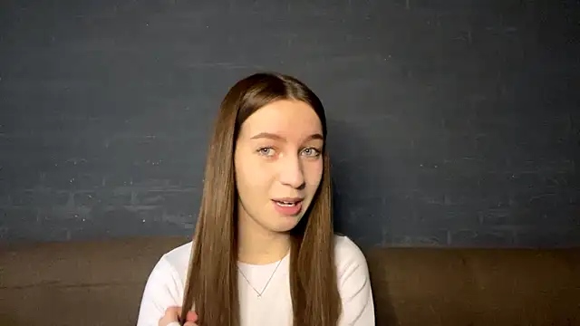 Snapshot of CindaWinn chatting on November 20, 2025, 8:04 am CindaWinn online show from November 20, 2025, 8:04 am