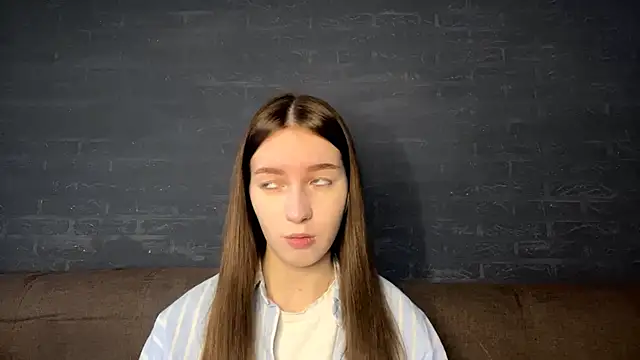 Snapshot of CindaWinn chatting on November 19, 2025, 8:03 am CindaWinn online show from November 19, 2025, 8:03 am