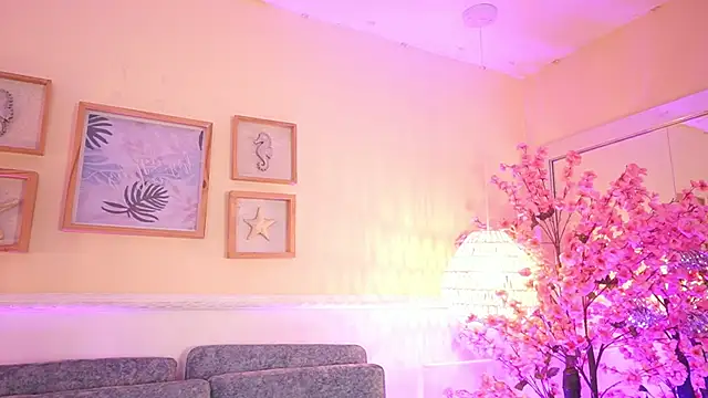 Snapshot of MeganLowell chatting on February 27, 2026, 7:03 pm MeganLowell online show from February 27, 2026, 7:03 pm