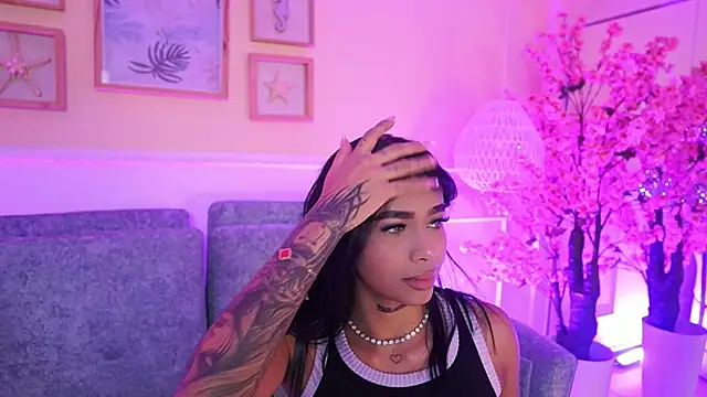 Snapshot of MeganLowell chatting on February 21, 2026, 7:05 pm MeganLowell online show from February 21, 2026, 7:05 pm