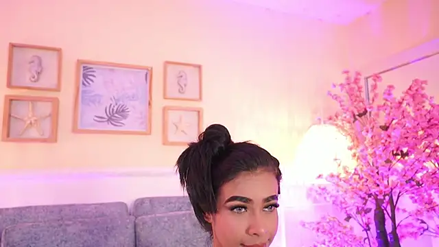 Snapshot of MeganLowell chatting on March 3, 2026, 6:59 pm MeganLowell online show from March 3, 2026, 6:59 pm