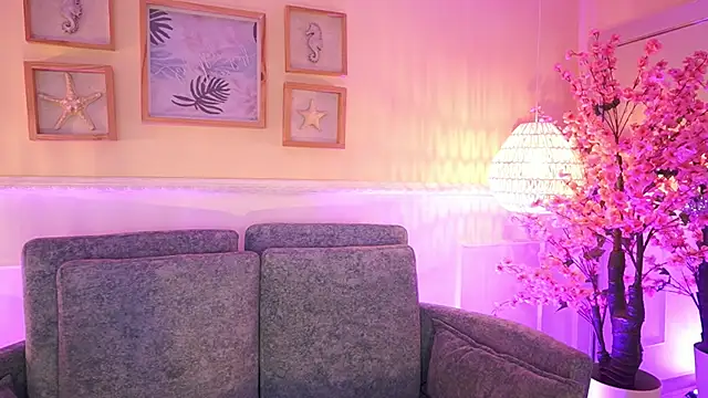 Snapshot of MeganLowell chatting on February 7, 2026, 7:11 pm MeganLowell online show from February 7, 2026, 7:11 pm