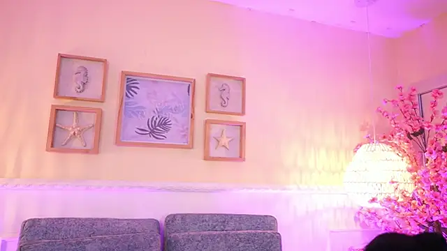 Snapshot of MeganLowell chatting on February 28, 2026, 7:13 pm MeganLowell online show from February 28, 2026, 7:13 pm