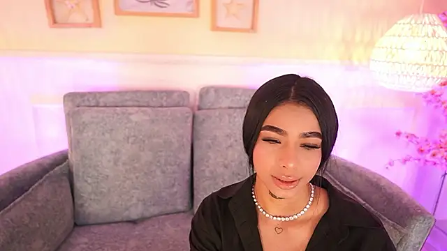 Snapshot of MeganLowell chatting on February 2, 2026, 7:24 pm MeganLowell online show from February 2, 2026, 7:24 pm