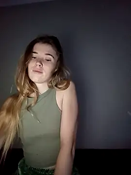 BarniLili online show from December 15, 2025, 10:37 pm