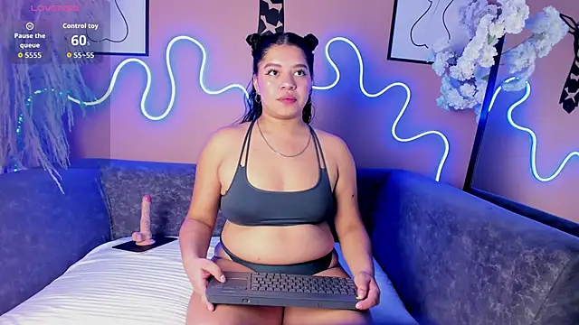 Snapshot of ella_evans_ chatting on November 29, 2025, 12:27 pm ella evans online show from November 29, 2025, 12:27 pm