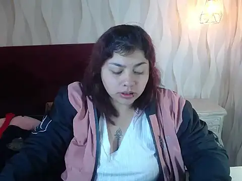 danna garza online show from December 1, 2025, 4:24 am