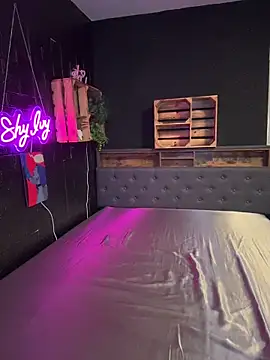 Snapshot of Shy-Ivy chatting on December 16, 2025, 10:36 pm Shy-Ivy online show from December 16, 2025, 10:36 pm