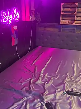 Snapshot of Shy-Ivy chatting on December 17, 2025, 10:37 pm Shy-Ivy online show from December 17, 2025, 10:37 pm