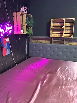 Snapshot of Shy-Ivy chatting on January 5, 2026, 10:46 pm Shy-Ivy online show from January 5, 2026, 10:46 pm