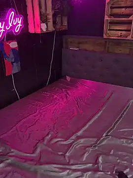 Snapshot of Shy-Ivy chatting on November 25, 2025, 9:15 pm Shy-Ivy online show from November 25, 2025, 9:15 pm