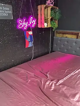 Snapshot of Shy-Ivy chatting on January 14, 2026, 11:19 pm Shy-Ivy online show from January 14, 2026, 11:19 pm