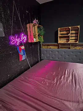 Snapshot of Shy-Ivy chatting on January 12, 2026, 10:47 pm Shy-Ivy online show from January 12, 2026, 10:47 pm