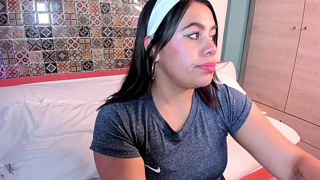 luna velvett  online show from December 5, 2025, 11:20 am