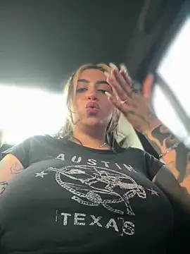 VeloraVyxen  online show from November 22, 2025, 9:02 pm