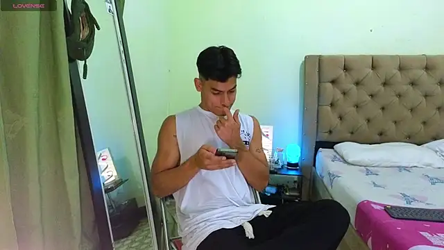 Snapshot of blorelopez chatting on February 5, 2026, 1:12 am blorelopez online show from February 5, 2026, 1:12 am