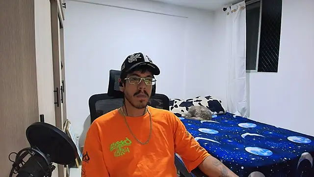 Snapshot of naitt_ chatting on November 24, 2025, 11:27 pm naitt online show from November 24, 2025, 11:27 pm