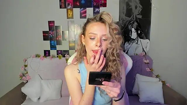 Suzie Q69 online show from November 19, 2025, 3:39 am