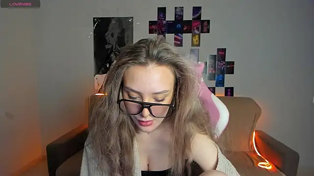 Suzie Q69 online show from November 22, 2025, 8:02 am