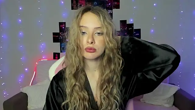 Suzie Q69 online show from November 30, 2025, 8:48 am