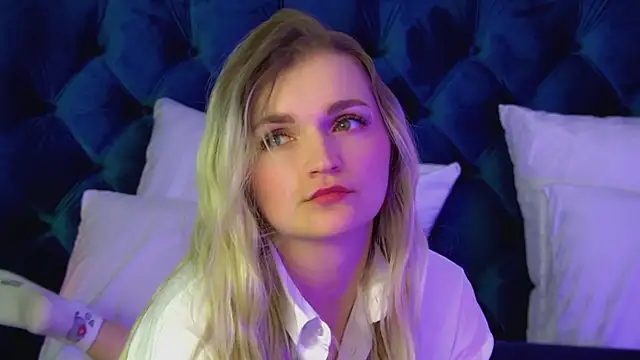 Snapshot of AnnyRaii chatting on February 9, 2026, 6:11 am AnnyRaii online show from February 9, 2026, 6:11 am