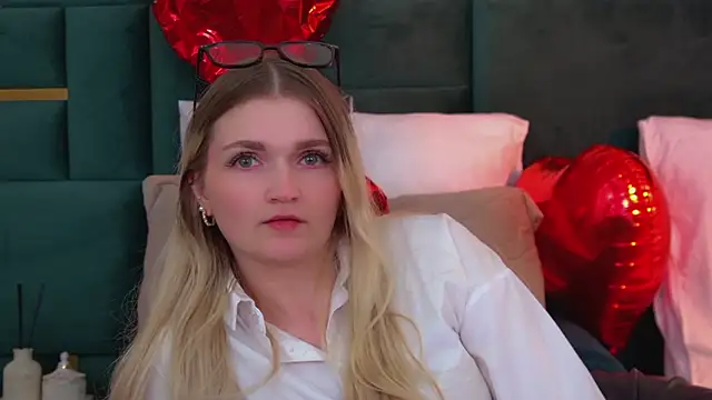 Snapshot of AnnyRaii chatting on February 14, 2026, 6:08 pm AnnyRaii online show from February 14, 2026, 6:08 pm