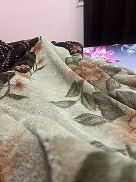 cutestpearl online show from February 11, 2026, 7:25 pm