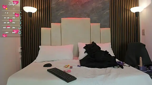 Snapshot of catiusca_reyes_03 chatting on February 4, 2026, 12:33 pm catiusca reyes 03 online show from February 4, 2026, 12:33 pm