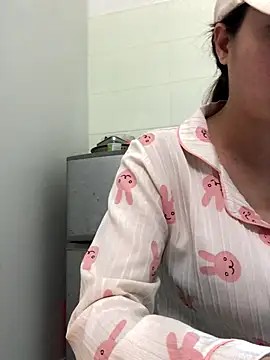 Miumiu95x online show from December 16, 2025, 7:34 am