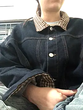 Miumiu95x online show from December 14, 2025, 6:02 pm