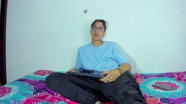 Snapshot of Dio__morningstar chatting on November 27, 2025, 12:05 pm Dio morningstar online show from November 27, 2025, 12:05 pm