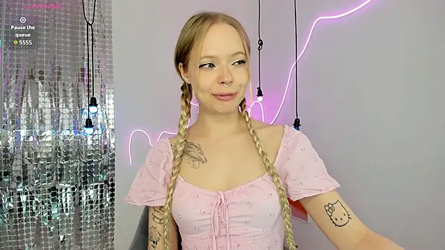 lucy loy online show from January 13, 2026, 2:21 pm