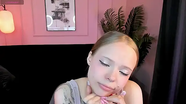 Snapshot of lucy_loy chatting on May 7, 2026, 7:56 am lucy loy online show from May 7, 2026, 7:56 am