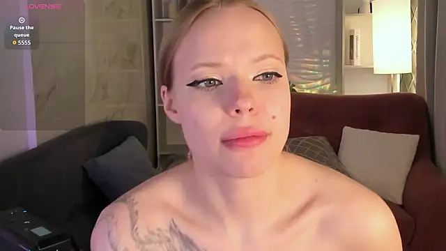 Snapshot of lucy_loy chatting on February 2, 2026, 1:59 am lucy loy online show from February 2, 2026, 1:59 am