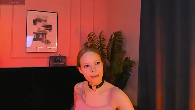 Snapshot of lucy_loy chatting on April 15, 2026, 12:10 pm lucy loy online show from April 15, 2026, 12:10 pm