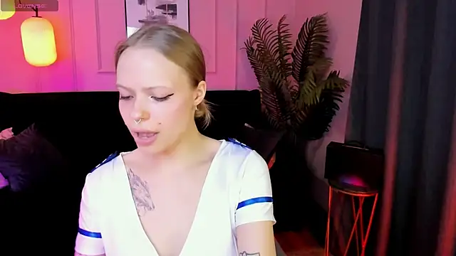 Snapshot of lucy_loy chatting on April 16, 2026, 6:58 am lucy loy online show from April 16, 2026, 6:58 am