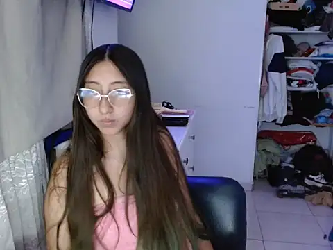 Nanylux online show from November 29, 2025, 4:01 am