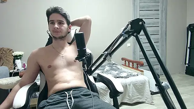 6thfingq online show from December 4, 2025, 4:39 pm