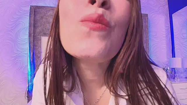 Snapshot of helen_larkin chatting on February 5, 2026, 3:08 pm helen larkin online show from February 5, 2026, 3:08 pm