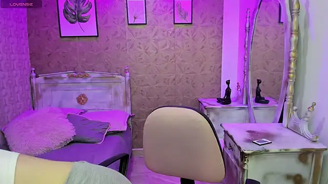 Isabela clk online show from November 19, 2025, 7:03 pm