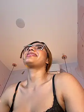 Snapshot of IsabelaStefano chatting on February 9, 2026, 3:15 am IsabelaStefano online show from February 9, 2026, 3:15 am