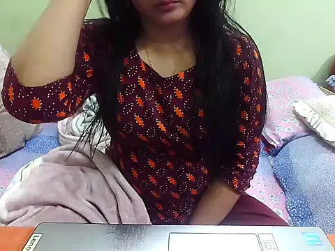 TwinRose2000 online show from January 11, 2026, 2:35 pm