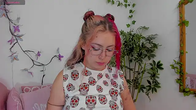 Snapshot of MarieTaylor_ chatting on July 7, 2026, 10:24 pm MarieTaylor online show from July 7, 2026, 10:24 pm