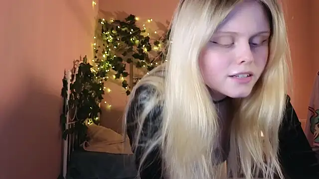 AnoraAmore online show from April 6, 2026, 9:16 pm